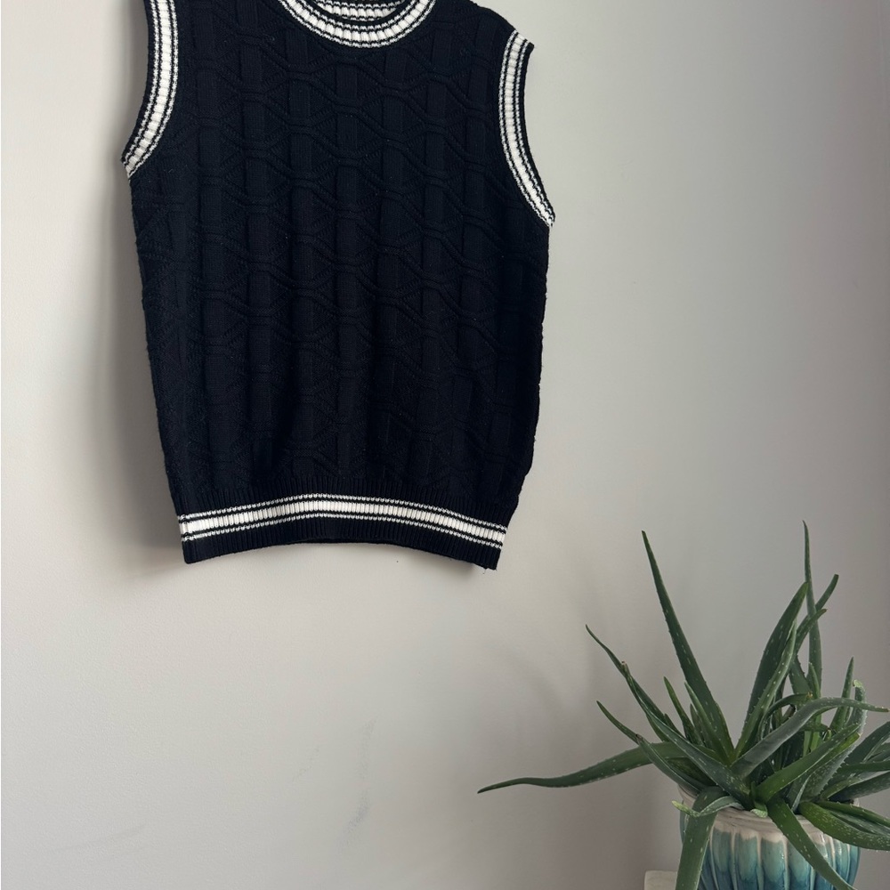 SHEIN Black and White Crewneck Sweater Vest